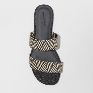 BRAND NEW NEVER WORN UNIVERAL THREAD BLACK & white